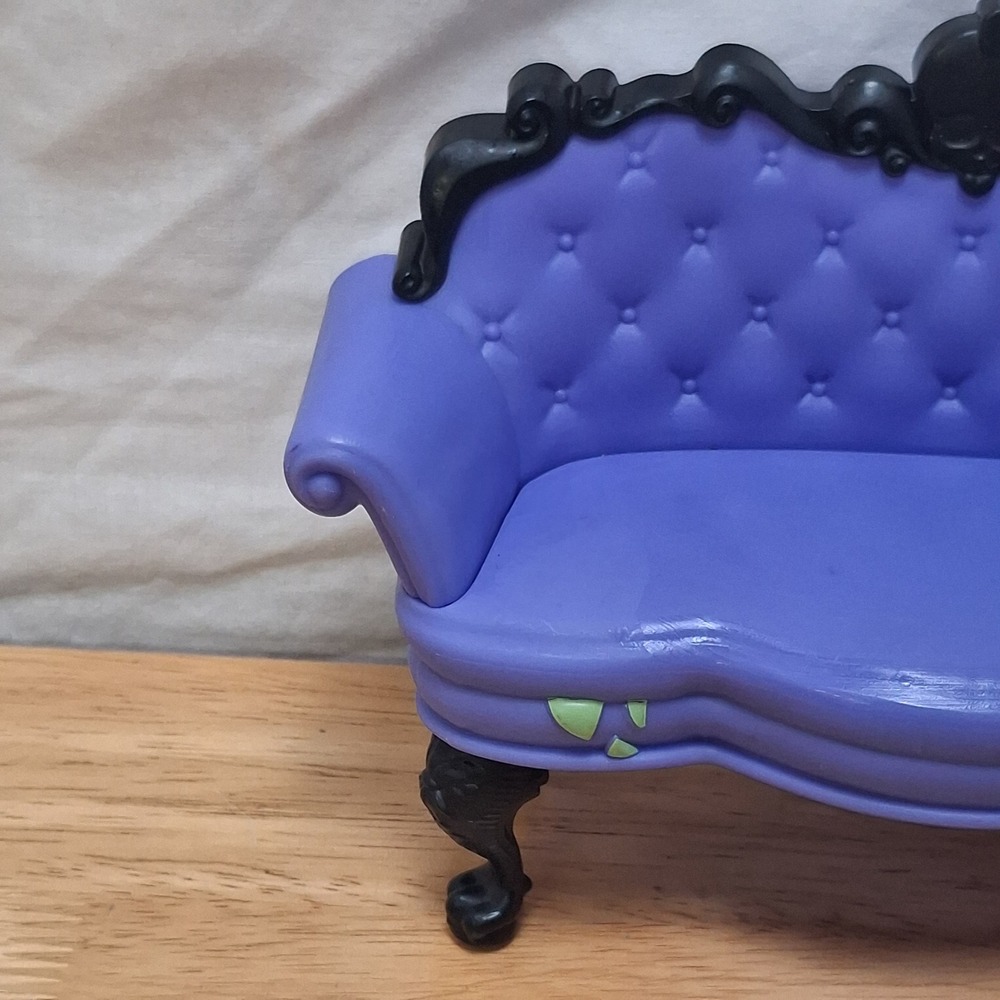 Monster High Doll House Furniture Coffin Bean Purple Fang Couch - Picture 3 of 9